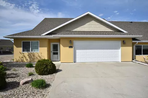 630 Calgary Ave E, Bismarck, ND 58503