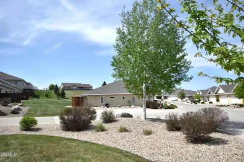 630 Calgary Ave E, Bismarck, ND 58503 photo 8