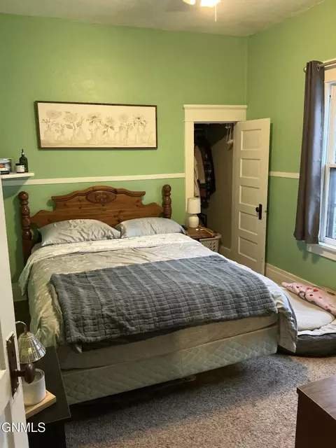 Bedroom - 208 9th Ave SW, Mandan, ND 58554 photo 1 of 2