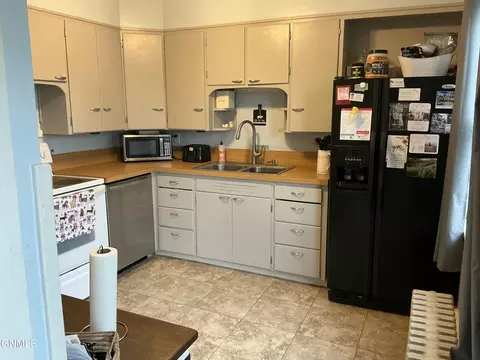 Kitchen - 208 9th Ave SW, Mandan, ND 58554 photo 1 of 2