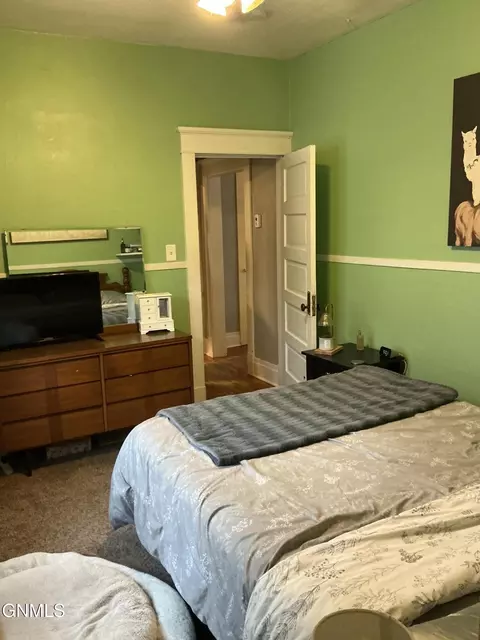 Bedroom - 208 9th Ave SW, Mandan, ND 58554 photo 2 of 2