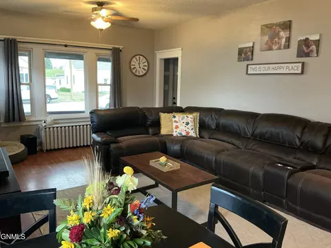 Living - 208 9th Ave SW, Mandan, ND 58554 photo 2 of 3