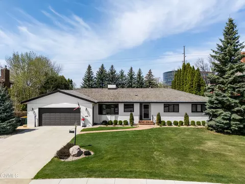 1234 Highland Acres Rd, Bismarck, ND 58501