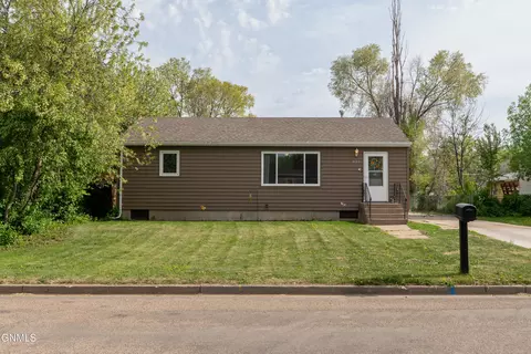 821 W Sweet Ave, Bismarck, ND 58504