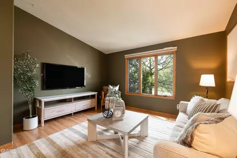 2953 Warwick Loop, Bismarck, ND 58504 photo 4