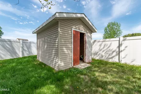2953 Warwick Loop, Bismarck, ND 58504 photo 26