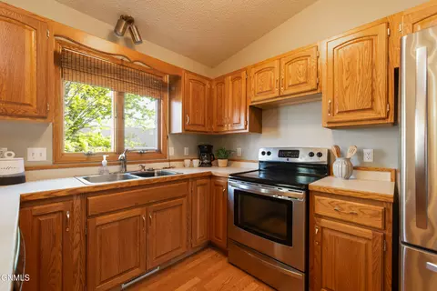 2953 Warwick Loop, Bismarck, ND 58504 photo 9