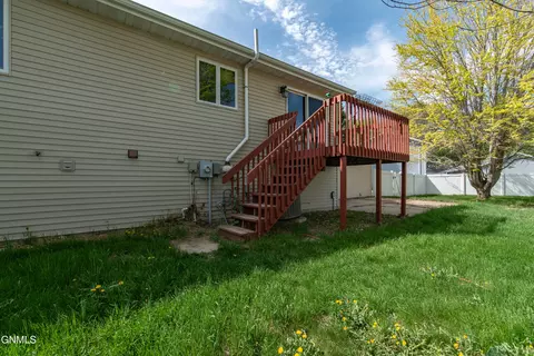 2953 Warwick Loop, Bismarck, ND 58504 photo 25