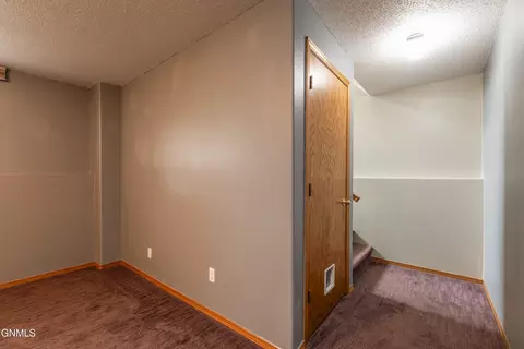2953 Warwick Loop, Bismarck, ND 58504 photo 15