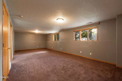2953 Warwick Loop, Bismarck, ND 58504 photo 16