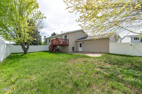 2953 Warwick Loop, Bismarck, ND 58504 photo 23