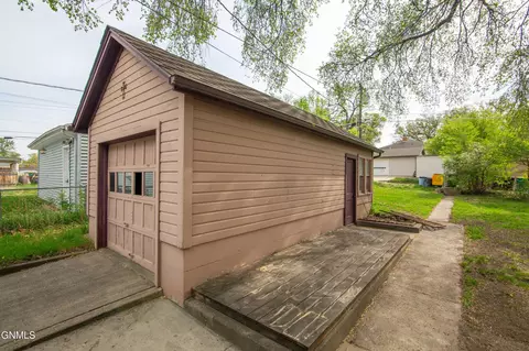 827 13th St, Bismarck, ND 58501 photo 28