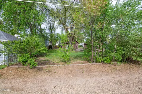 827 13th St, Bismarck, ND 58501 photo 33