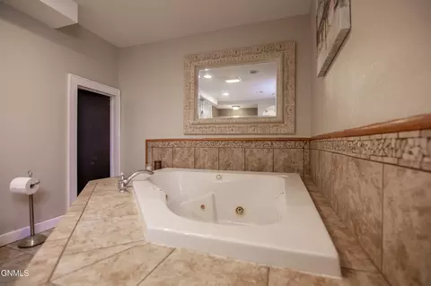 827 13th St, Bismarck, ND 58501 photo 22