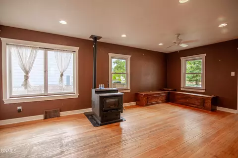 827 13th St, Bismarck, ND 58501 photo 5