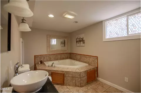 827 13th St, Bismarck, ND 58501 photo 21