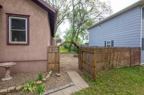 827 13th St, Bismarck, ND 58501 photo 38