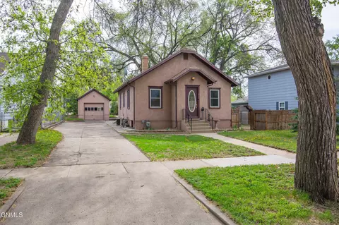 827 13th St, Bismarck, ND 58501