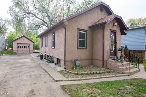 827 13th St, Bismarck, ND 58501 photo 36