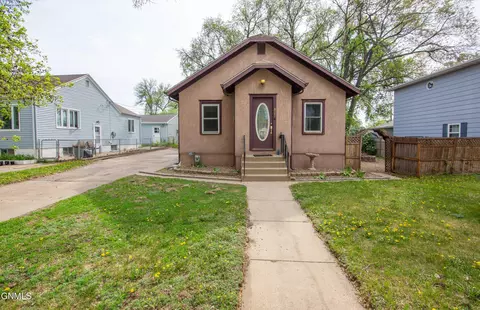 827 13th St, Bismarck, ND 58501 photo 35