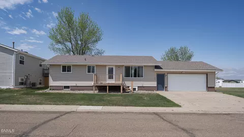 209 S 6th St, Glen Ullin, ND 58631