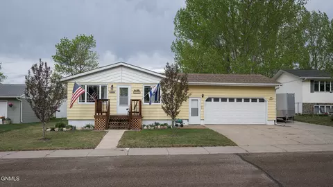 1013 2nd Ave NW, Hazen, ND 58545
