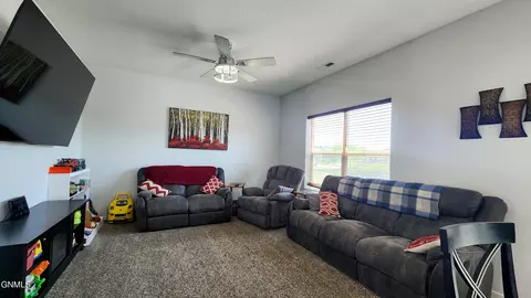 1325 Eagles View Ln, Bismarck, ND 58503 photo 15