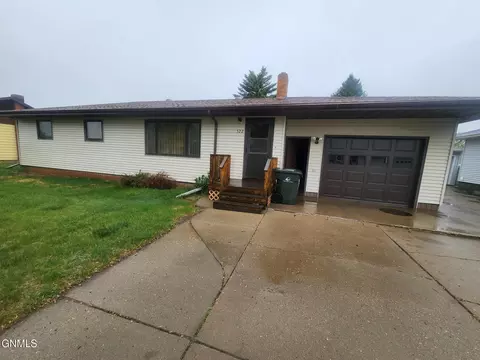 522 6th Ave NE, Hazen, ND 58545