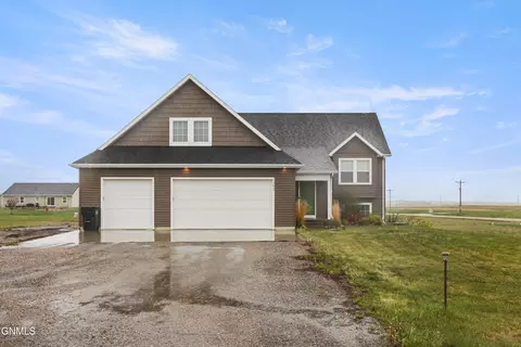 13657 Mulberry Loop NW, Williston, ND 58801 photo 2