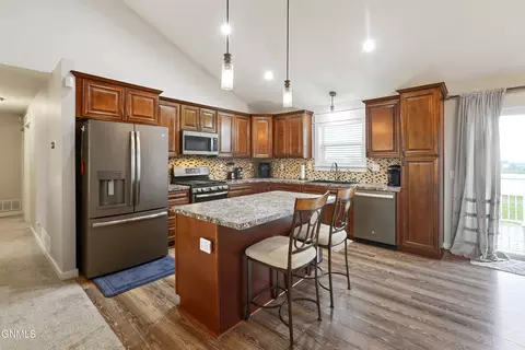 13657 Mulberry Loop NW, Williston, ND 58801 photo 5