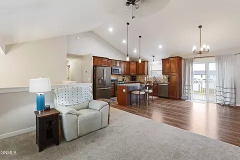 13657 Mulberry Loop NW, Williston, ND 58801 photo 13
