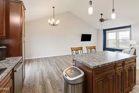 13657 Mulberry Loop NW, Williston, ND 58801 photo 10