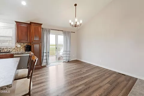 13657 Mulberry Loop NW, Williston, ND 58801 photo 12