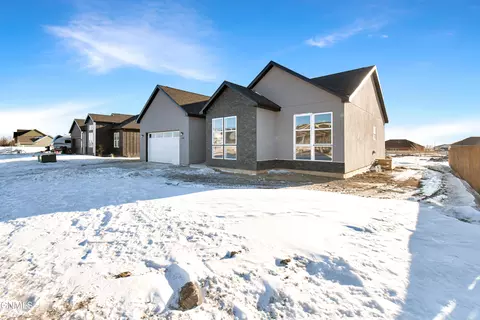 3403 32nd St W, Williston, ND 58801