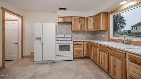 1814 E Avenue B, Bismarck, ND 58501 photo 5