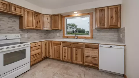 1814 E Avenue B, Bismarck, ND 58501 photo 6