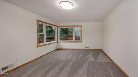 1814 E Avenue B, Bismarck, ND 58501 photo 2