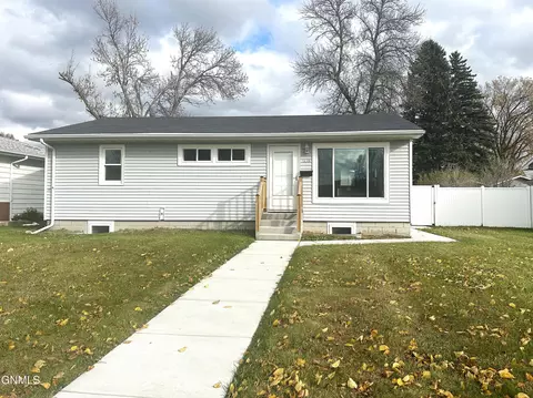 1628 4th Ave NE, Jamestown, ND 58401
