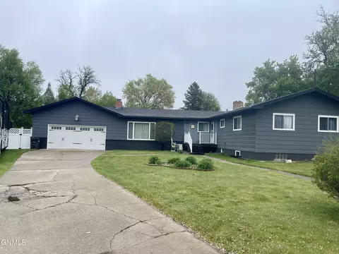 934 2nd Ave NW, Jamestown, ND 58401