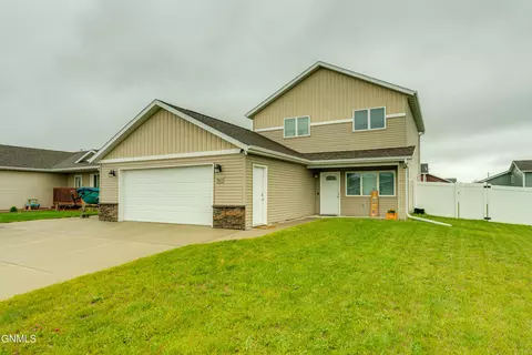3057 Whitlow St, Lincoln, ND 58504