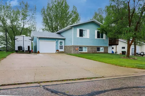50 Custer Dr, Lincoln, ND 58504 photo 2