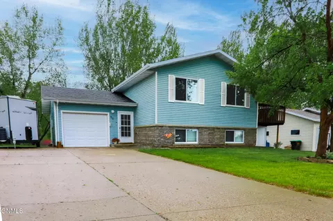 50 Custer Dr, Lincoln, ND 58504