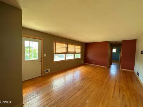 Living - 912 Summit Blvd, Bismarck, ND 58504 photo 3 of 3