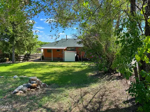 Exterior - 912 Summit Blvd, Bismarck, ND 58504 photo 5 of 8