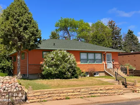 912 Summit Blvd, Bismarck, ND 58504