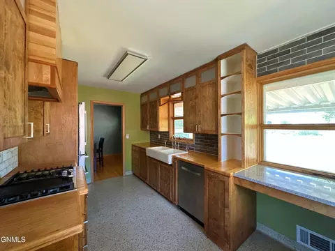 Kitchen - 912 Summit Blvd, Bismarck, ND 58504 photo 2 of 8
