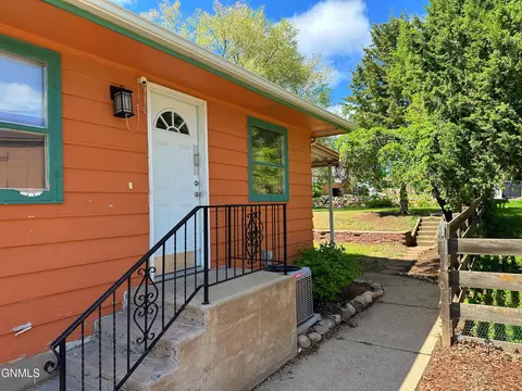 Exterior - 912 Summit Blvd, Bismarck, ND 58504 photo 2 of 8