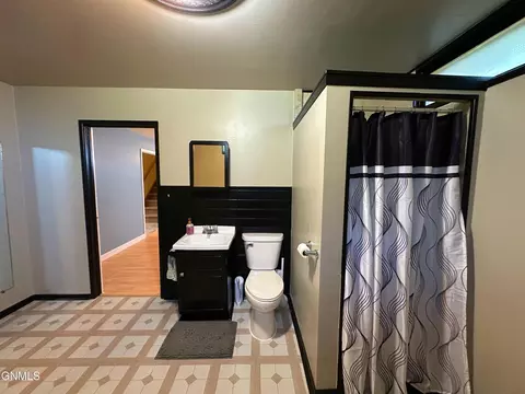 Bath - 912 Summit Blvd, Bismarck, ND 58504 photo 4 of 4