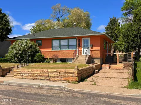 Exterior - 912 Summit Blvd, Bismarck, ND 58504 photo 8 of 8