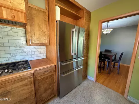 Kitchen - 912 Summit Blvd, Bismarck, ND 58504 photo 8 of 8